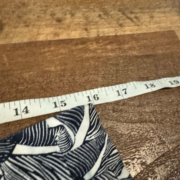 Banana Republic Chino Shorts 8 Blue Tropical Leaf Pockets Vacation Resort Cruise - Picture 5 of 7